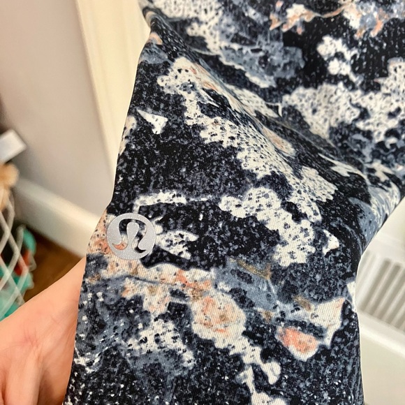 LULULEMON Speed Up Crop Spring Bloom Multi Size 10 - Picture 6 of 7